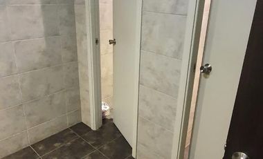 VENDO GRAN OFICINA EN ZONA MACROCENTRO - EDIFICIO DE CATEGORIA CON SUM Y TERRAZA