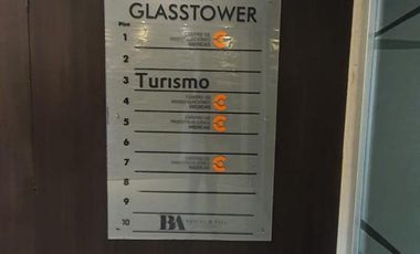 VENDO GRAN OFICINA EN ZONA MACROCENTRO - EDIFICIO DE CATEGORIA CON SUM Y TERRAZA