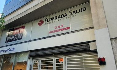 VENDO GRAN OFICINA EN ZONA MACROCENTRO - EDIFICIO DE CATEGORIA CON SUM Y TERRAZA