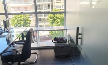 VENDO GRAN OFICINA EN ZONA MACROCENTRO - EDIFICIO DE CATEGORIA CON SUM Y TERRAZA