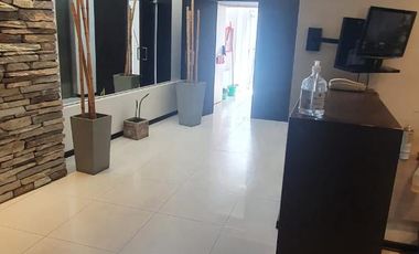 VENDO GRAN OFICINA EN ZONA MACROCENTRO - EDIFICIO DE CATEGORIA CON SUM Y TERRAZA