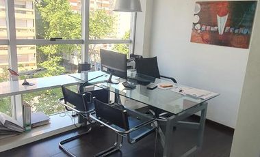 VENDO GRAN OFICINA EN ZONA MACROCENTRO - EDIFICIO DE CATEGORIA CON SUM Y TERRAZA
