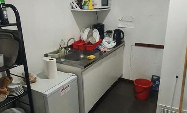 VENDO GRAN OFICINA EN ZONA MACROCENTRO - EDIFICIO DE CATEGORIA CON SUM Y TERRAZA