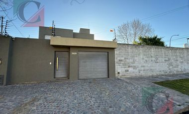 CASA 5 AMB. VENTA LANUS C/QUINCHO JARDIN Y PILETA
