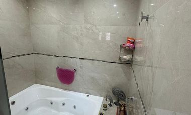CASA 5 AMB. VENTA LANUS C/QUINCHO JARDIN Y PILETA