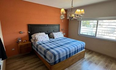 CASA 5 AMB. VENTA LANUS C/QUINCHO JARDIN Y PILETA