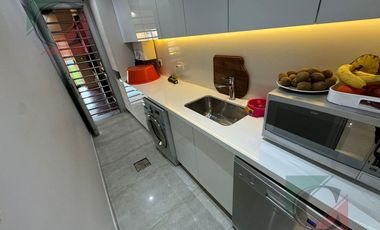 CASA 5 AMB. VENTA LANUS C/QUINCHO JARDIN Y PILETA