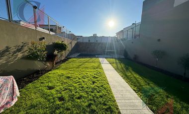 CASA 5 AMB. VENTA LANUS C/QUINCHO JARDIN Y PILETA