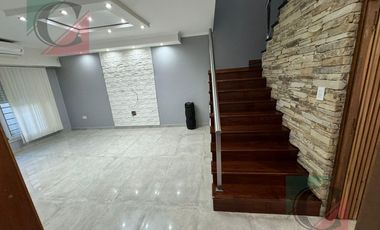 CASA 5 AMB. VENTA LANUS C/QUINCHO JARDIN Y PILETA