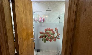CASA 5 AMB. VENTA LANUS C/QUINCHO JARDIN Y PILETA