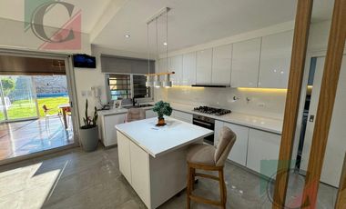 CASA 5 AMB. VENTA LANUS C/QUINCHO JARDIN Y PILETA