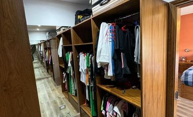 CASA 5 AMB. VENTA LANUS C/QUINCHO JARDIN Y PILETA