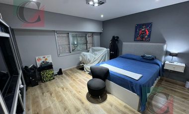 CASA 5 AMB. VENTA LANUS C/QUINCHO JARDIN Y PILETA