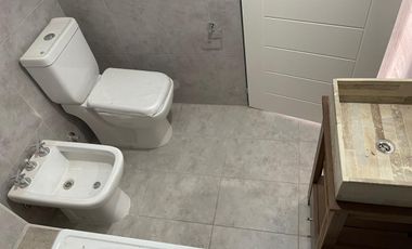 Venta Departamento 3 Amb. en Ramos Mejía  A Estrenar - C/Balcón al Fte.