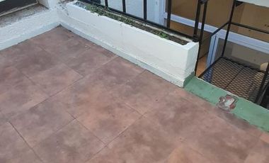 Departamento en  1 Amb a nuevo amueblado. Excelente zona, patio y terraza. Alquiler Temporario