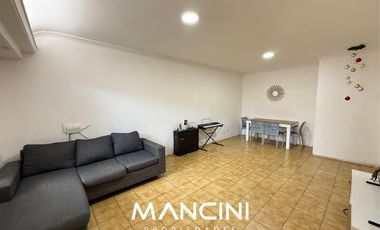 Casa en venta de 4 ambientes con cochera y fondo libre - Villa Ballester