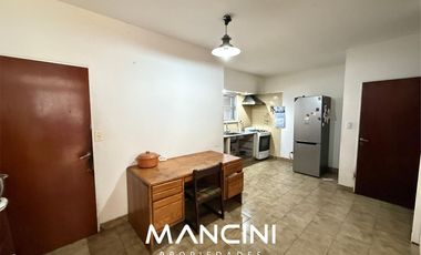 Casa en venta de 4 ambientes con cochera y fondo libre - Villa Ballester