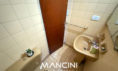 Casa en venta de 4 ambientes con cochera y fondo libre - Villa Ballester