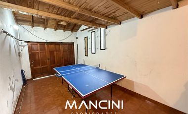Casa en venta de 4 ambientes con cochera y fondo libre - Villa Ballester