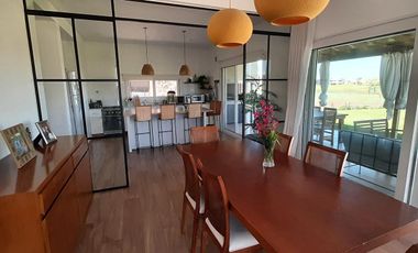 El Cantón . Golf | Alquiler temporario | Muy linda casa con vista al golf