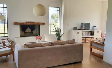 El Cantón . Golf | Alquiler temporario | Muy linda casa con vista al golf