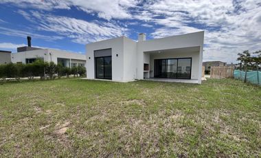 Casa a estrenar Santa Emilia, Pilar del Este - Mallmann Propiedades