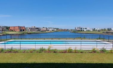 Moderna Casa en Venta en Carpinchos - Nordelta