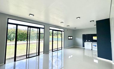 Casa en Altos del Casco, Zárate. Terreno de 620 m2. Parque, pileta, galería y parrilla.