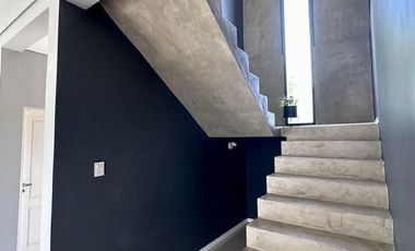 Casa en Altos del Casco, Zárate. Terreno de 620 m2. Parque, pileta, galería y parrilla.