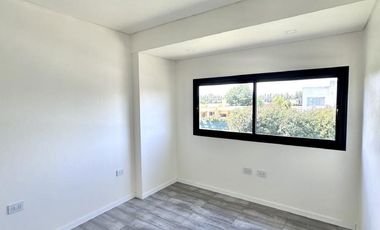 Casa en Altos del Casco, Zárate. Terreno de 620 m2. Parque, pileta, galería y parrilla.