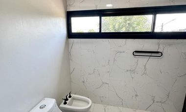 Casa en Altos del Casco, Zárate. Terreno de 620 m2. Parque, pileta, galería y parrilla.