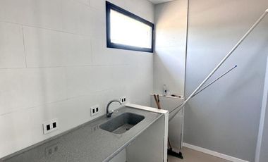 Casa en Altos del Casco, Zárate. Terreno de 620 m2. Parque, pileta, galería y parrilla.
