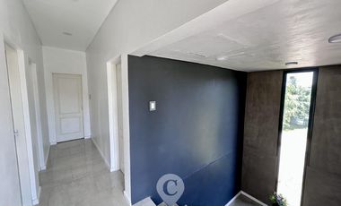 Casa en Altos del Casco, Zárate. Terreno de 620 m2. Parque, pileta, galería y parrilla.