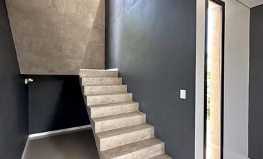 Casa en Altos del Casco, Zárate. Terreno de 620 m2. Parque, pileta, galería y parrilla.
