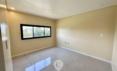 Casa en Altos del Casco, Zárate. Terreno de 620 m2. Parque, pileta, galería y parrilla.