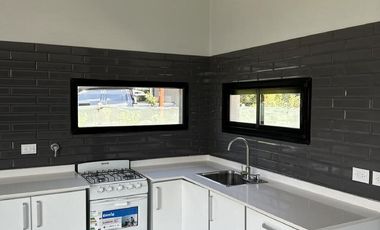 Casa en Altos del Casco, Zárate. Terreno de 620 m2. Parque, pileta, galería y parrilla.