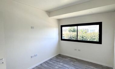 Casa en Altos del Casco, Zárate. Terreno de 620 m2. Parque, pileta, galería y parrilla.