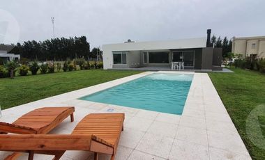 Casa en venta con renta - Barrio Santa Juana, Canning