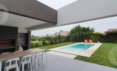 Casa en venta con renta - Barrio Santa Juana, Canning