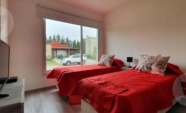 Casa en venta con renta - Barrio Santa Juana, Canning