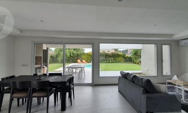 Casa en venta con renta - Barrio Santa Juana, Canning