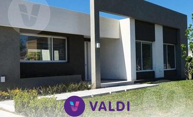 Casa en venta con renta - Barrio Santa Juana, Canning