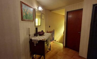 Esplendido Chalet en Quilmes Oeste con 5 Ambientes, Cochera y Patio.