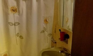Esplendido Chalet en Quilmes Oeste con 5 Ambientes, Cochera y Patio.