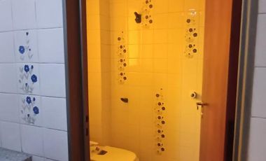 Esplendido Chalet en Quilmes Oeste con 5 Ambientes, Cochera y Patio.