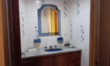 Esplendido Chalet en Quilmes Oeste con 5 Ambientes, Cochera y Patio.