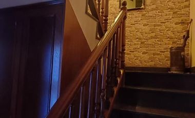 Esplendido Chalet en Quilmes Oeste con 5 Ambientes, Cochera y Patio.