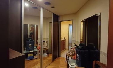 Esplendido Chalet en Quilmes Oeste con 5 Ambientes, Cochera y Patio.