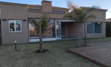 EXCELENTE CASA AL RIO EN SAN MARCO!