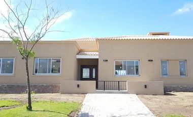 EXCELENTE CASA AL RIO EN SAN MARCO!